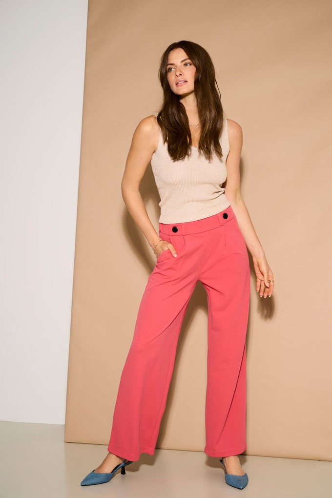 JDY Sommerhose trendfarbe koralle gerade Schnitt Culotte Sommertop rose Mode Martin Marktoberdorf | © JDY