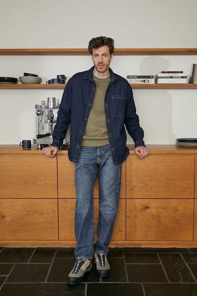 Jack & Jones Herrenjeans dunkelblau Jeanshemd dunkelblau Herrenpullover olive güner Pullover Herrenoberteil Mode Martin Ostallgäu | © Jack & Jones
