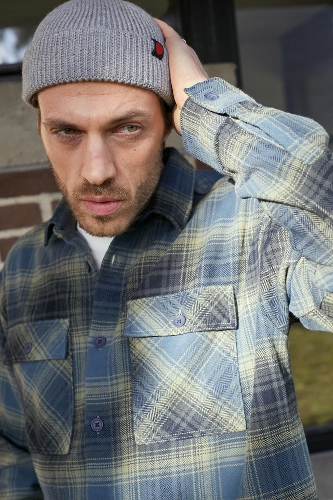 Jack & Jones Herrenhemd Holzfällerhemd grau Flanellhemd Mütze grau Herrenmütze Mode Martin Marktoberdorf | © Jack & Jones