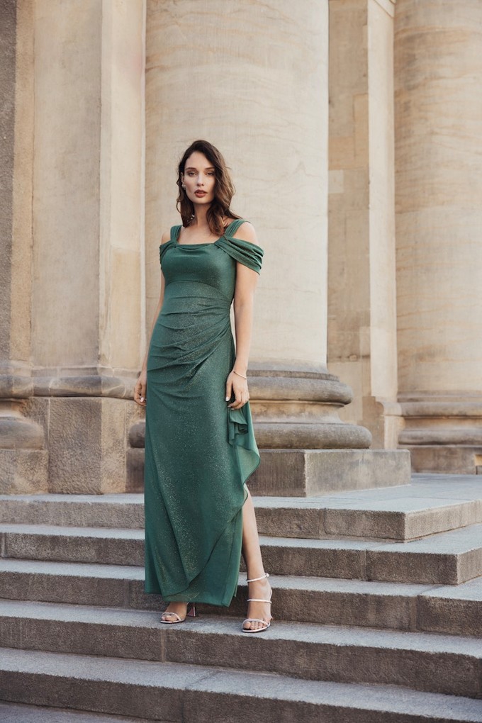 Vera Mont langes Abendkleid mintgrün eng gerafft mit Beinschlitz Mode Martin Marktoberdorf | © Vera Mont